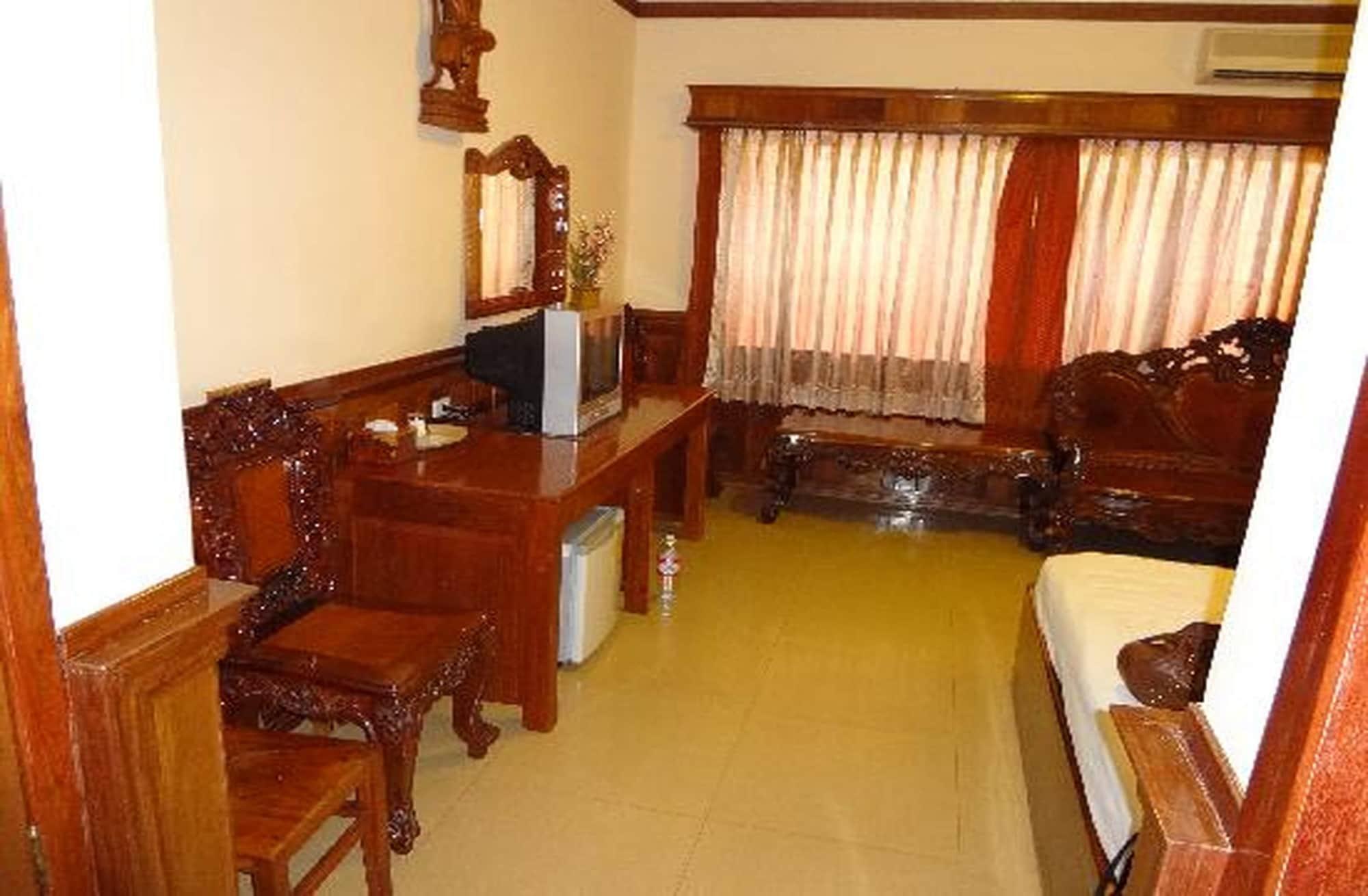 Banan Hotel Battambang Esterno foto