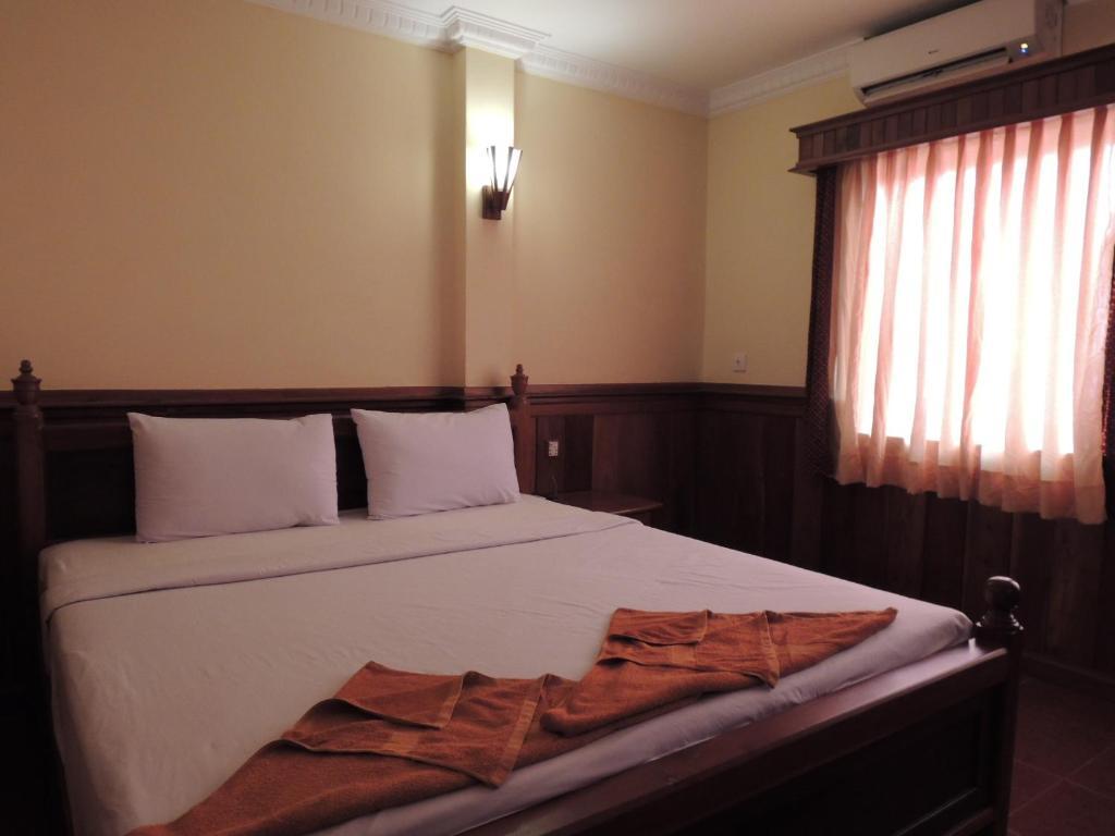 Banan Hotel Battambang Esterno foto