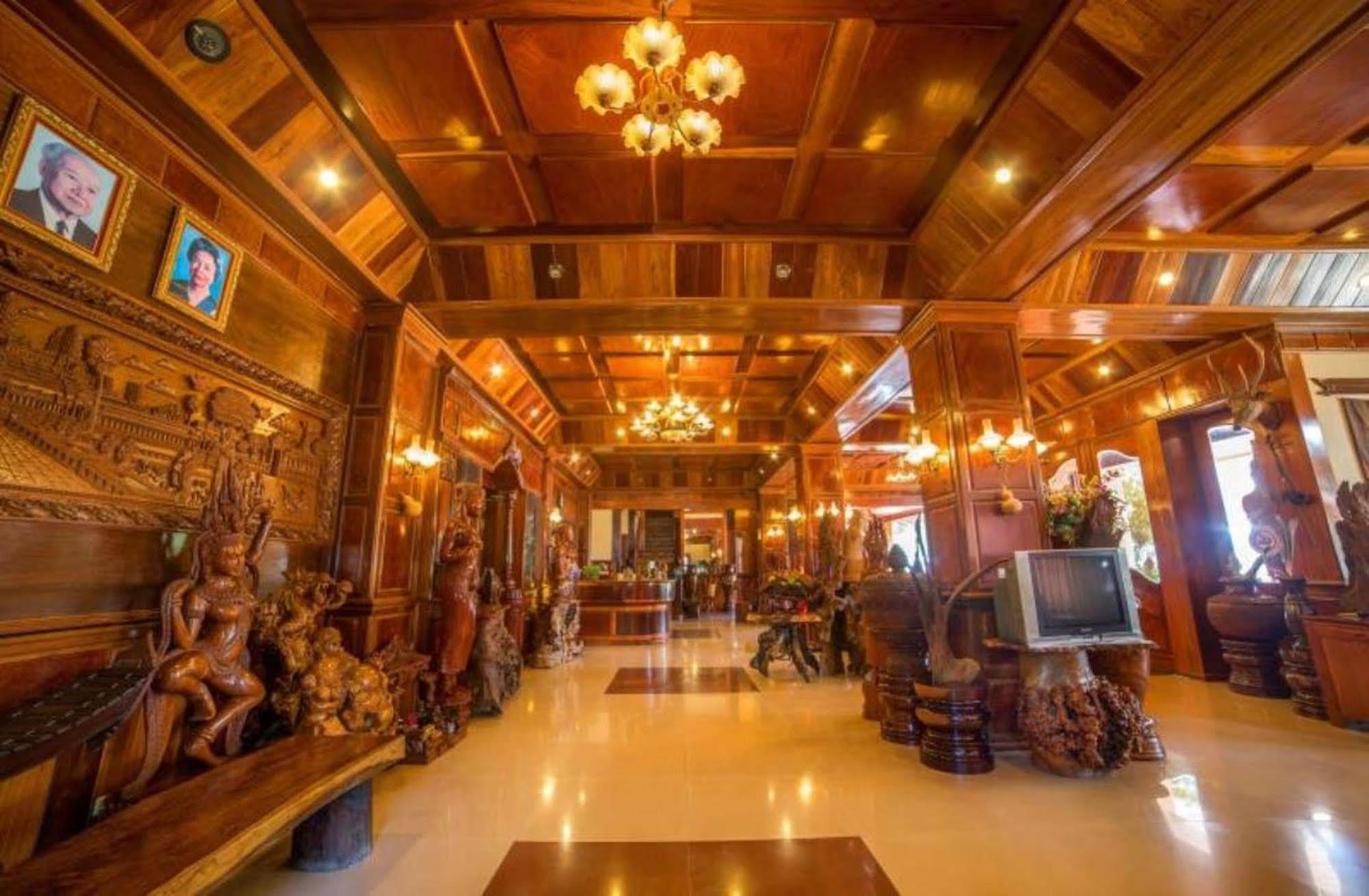 Banan Hotel Battambang Esterno foto