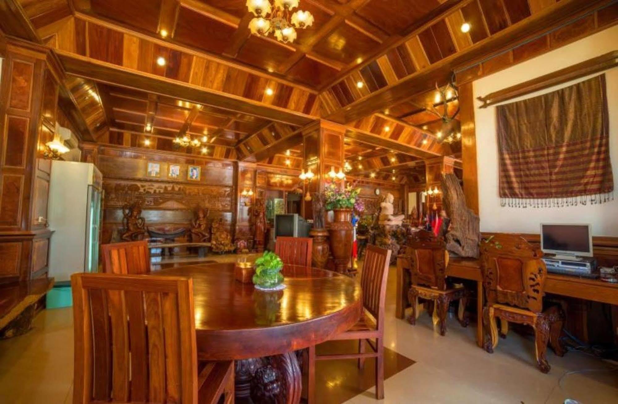 Banan Hotel Battambang Esterno foto