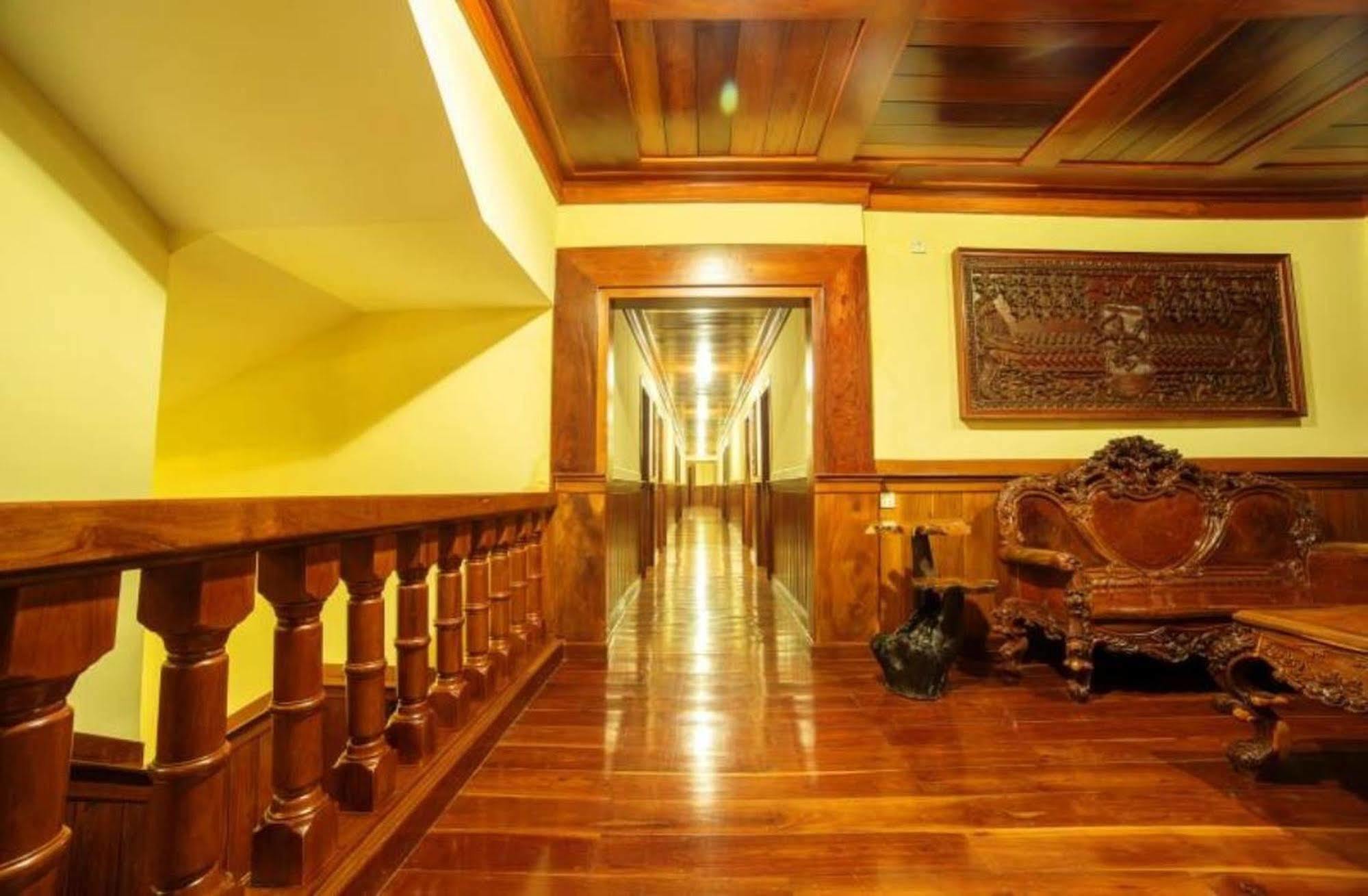 Banan Hotel Battambang Esterno foto