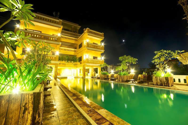 Banan Hotel Battambang Esterno foto