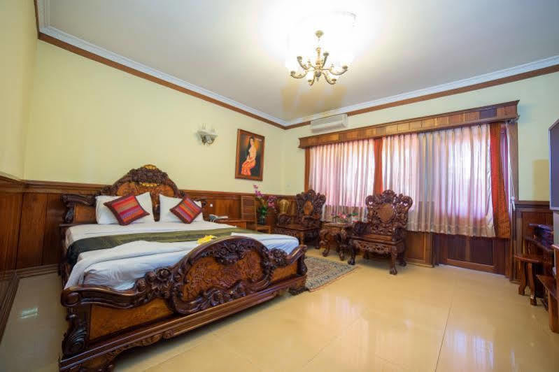 Banan Hotel Battambang Esterno foto