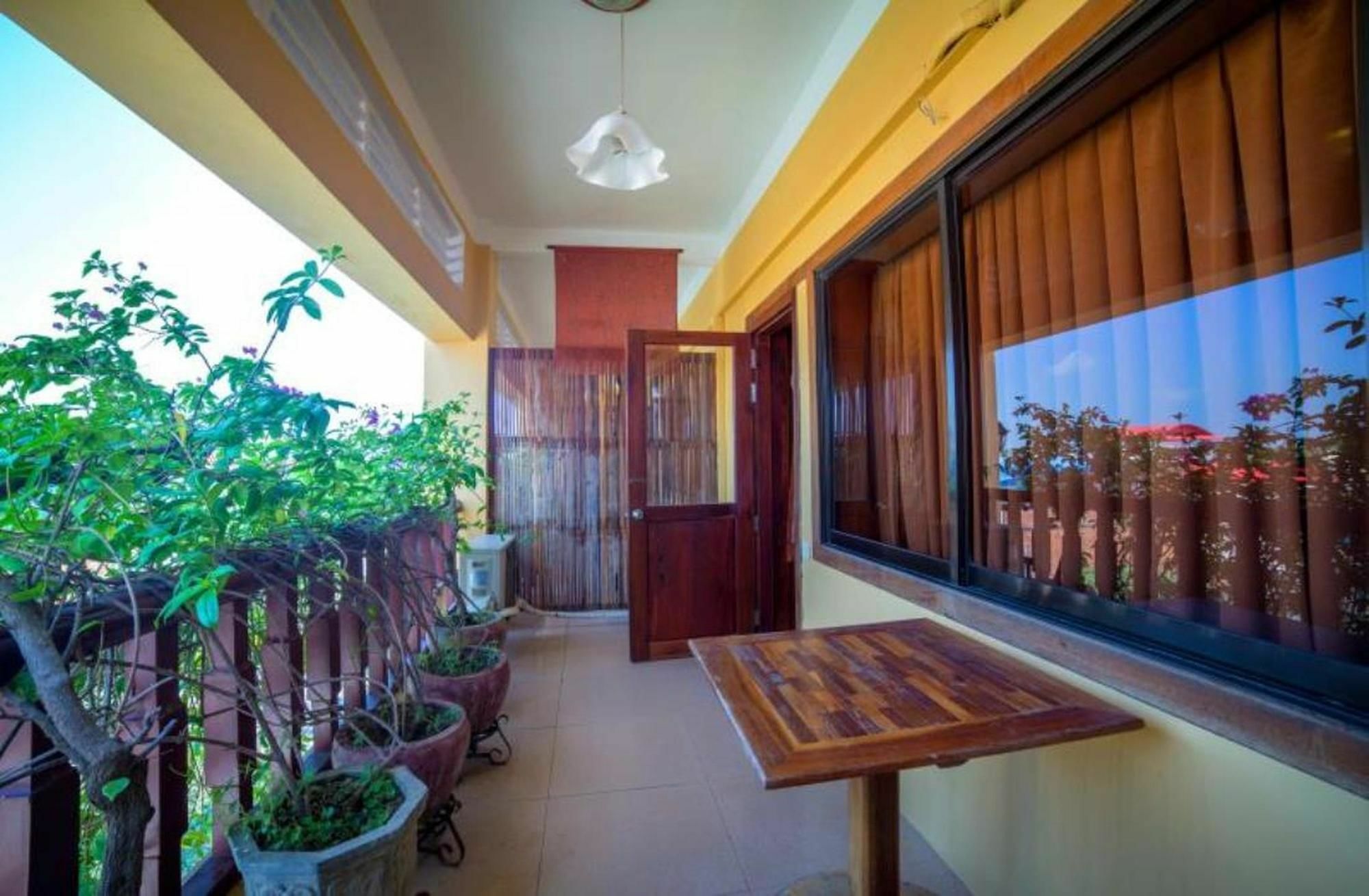 Banan Hotel Battambang Esterno foto
