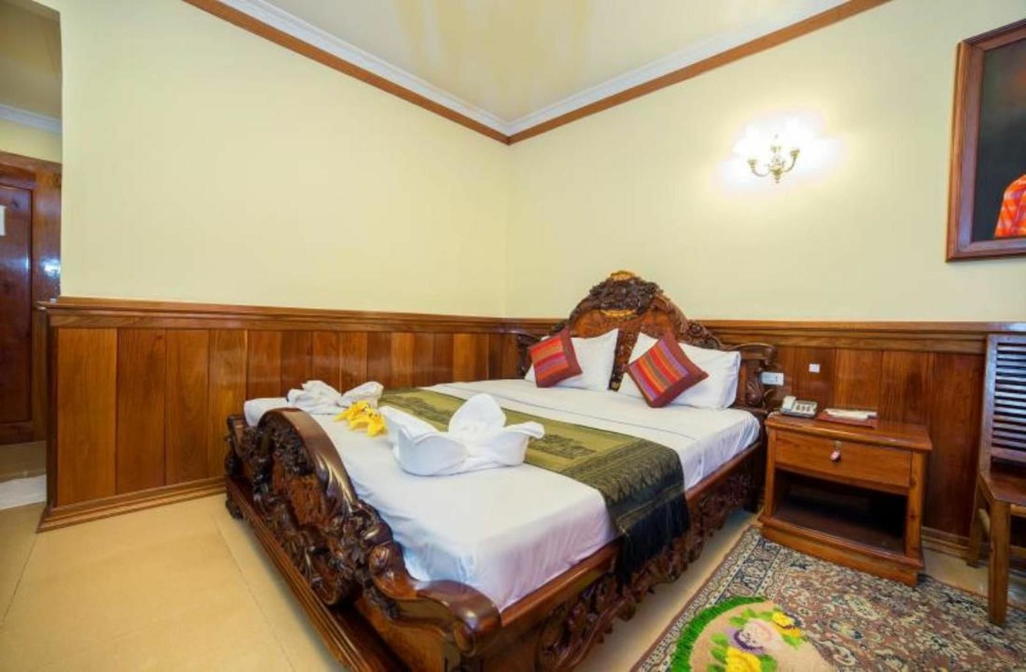 Banan Hotel Battambang Esterno foto