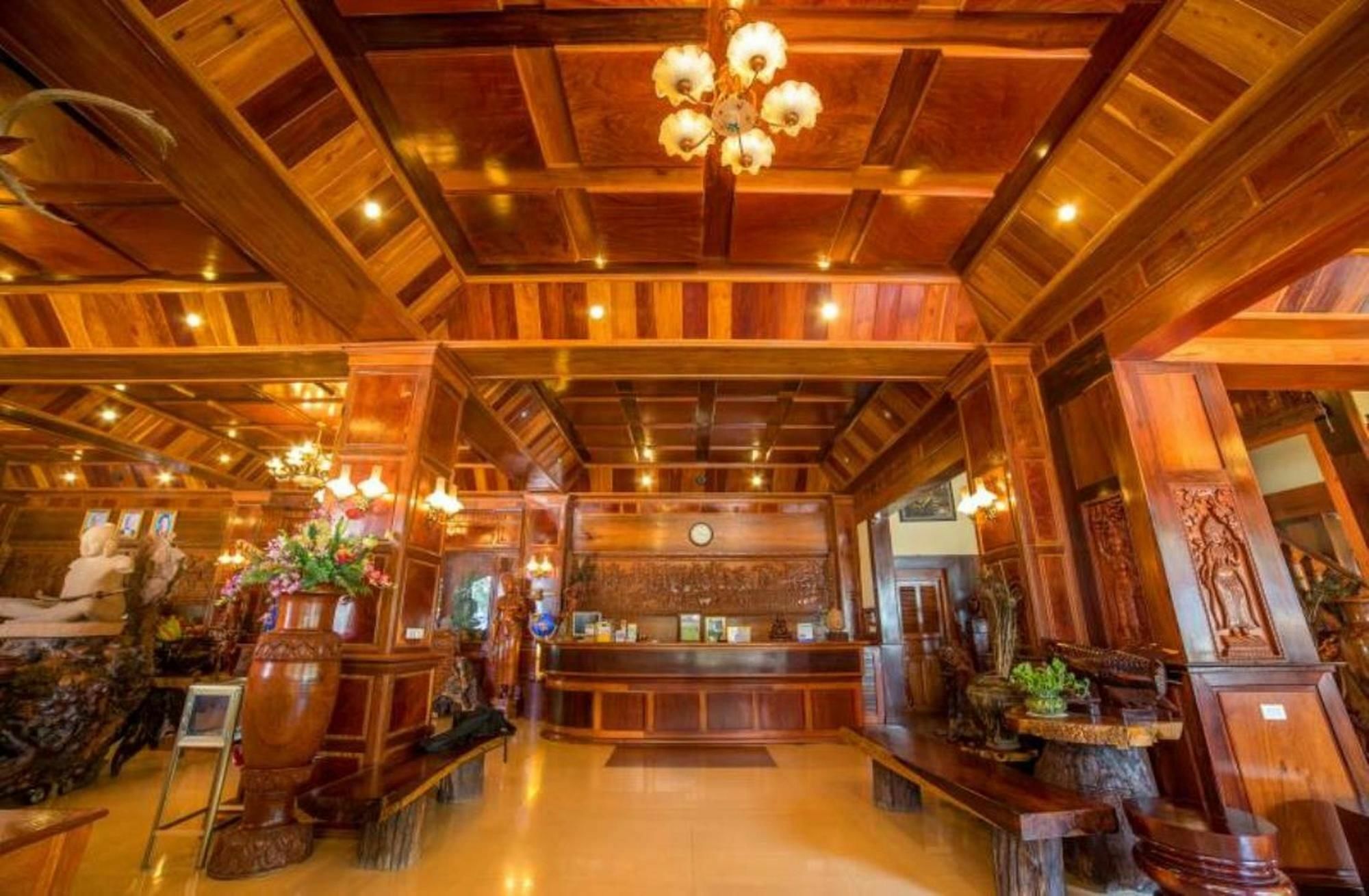 Banan Hotel Battambang Esterno foto